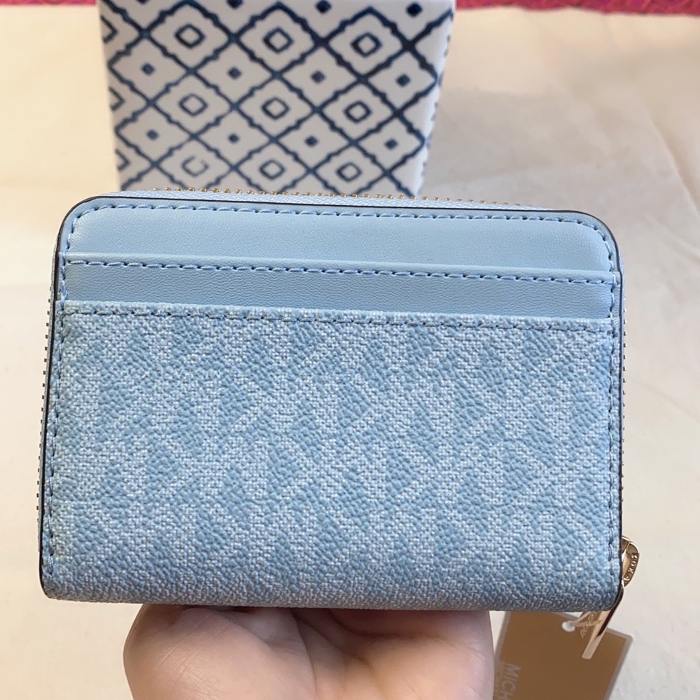 MICHAEL KORS Jet Set Medium Zip Around Card Case in pale ocean - Picture 5 of 7